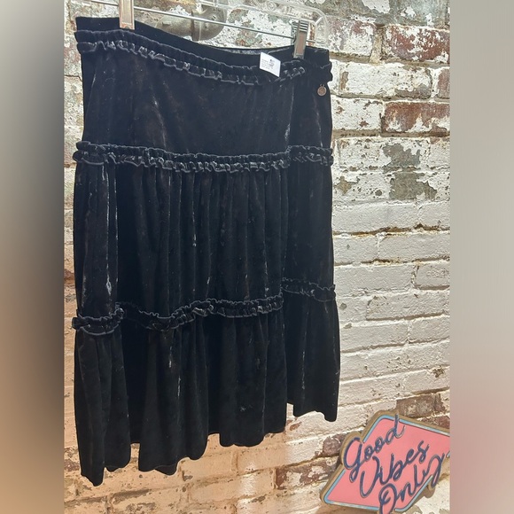 dkny jeans Dresses & Skirts - NEW DKNY Jeans black velvet ruffled skirt, size small. New with tag!